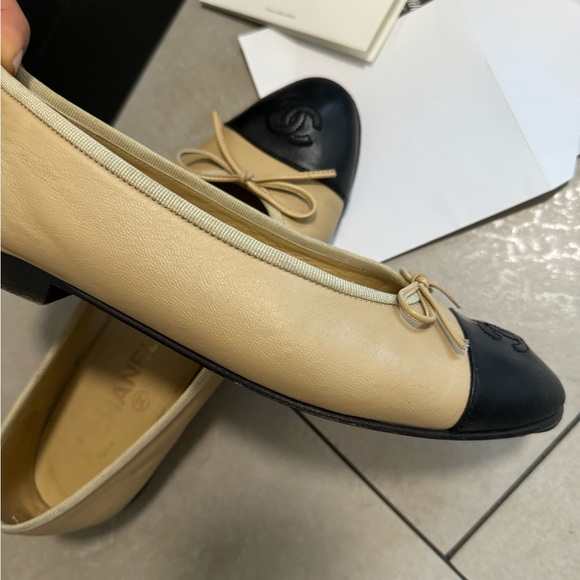 Authentic Chanel Nude/Black Cap Toe Ballet Flat Size 38 - Picture 6 of 9